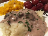 venson-steak-gravy-dinner