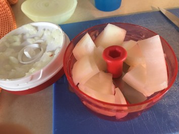 Tupperware Smart Chopper. Save your tears!